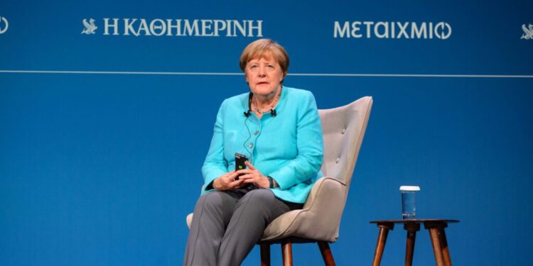 Άνγκελα Μέρκελ: «Ο Σόιμπλε ήθελε την Ελλάδα εκτός ευρώ – Τον έπαιρνα κάθε ώρα τηλέφωνο»