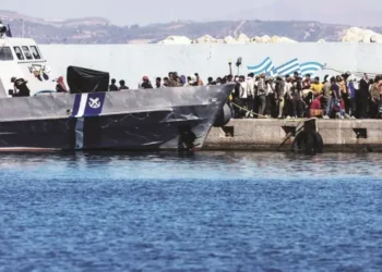 Στον Πειραιά οι πρώτοι 200 μετανάστες από τα Χανιά