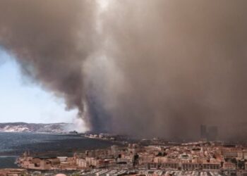 Φωτιά στη Μασσαλία: Έφτασε στα περίχωρα της πόλης