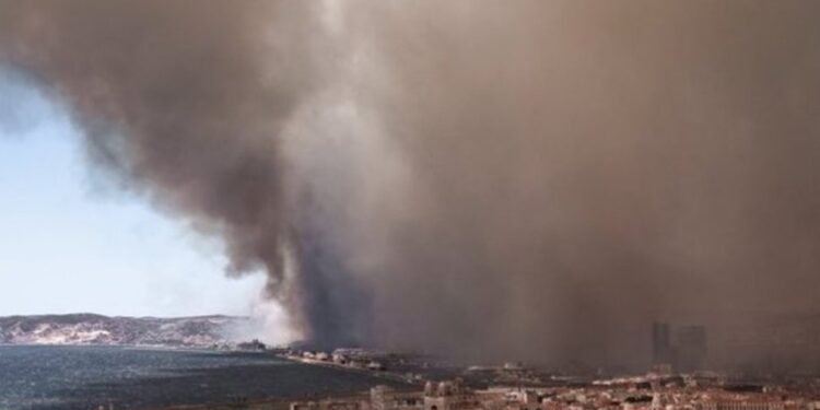 Φωτιά στη Μασσαλία: Έφτασε στα περίχωρα της πόλης