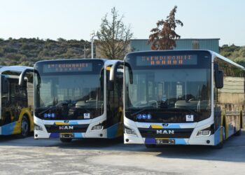 Η ανακοίνωση του ΟΑΣΑ για το τροχαίο στη Βούλα: Τα 2 λεωφορεία παραδόθηκαν σε κυκλοφορία τον Οκτώβριο του 2024
