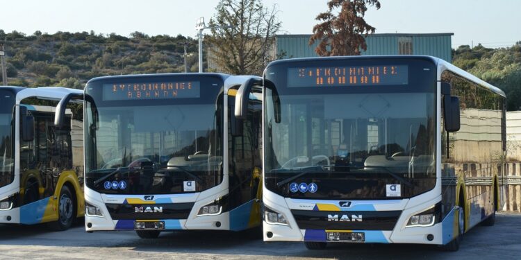 Η ανακοίνωση του ΟΑΣΑ για το τροχαίο στη Βούλα: Τα 2 λεωφορεία παραδόθηκαν σε κυκλοφορία τον Οκτώβριο του 2024