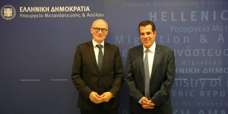 Συνάντηση του Υπουργού Μετανάστευσης και Ασύλου, Θ. Πλεύρη, με τον Πρέσβη της Γερμανίας στην Αθήνα, A. Kindl