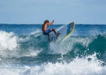 ΈΚΤΑΚΤΟ: Μεγάλη επιχείρηση διάσωσης δύο τουριστών – Χάθηκαν τα ίχνη τους ενώ έκαναν SUP