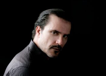 Η νόσος του κινητικού νευρώνα που νίκησε τον Γεράσιμο Μιχελή: Τα σημάδια, η εξέλιξη και οι θεραπείες