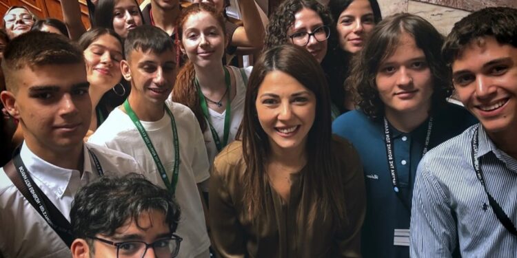 Σ. Ζαχαράκη: “Όταν συνομιλείς δημιουργικά με εφήβους, αποτελεί μία συνθήκη μοναδική”