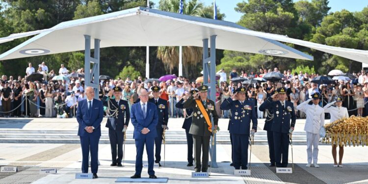 Πραγματοποιήθηκε η τελετή Oρκωμοσίας των νέων Ανθυποσμηναγών – Παρουσία Τασούλα και Δένδια