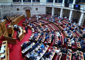 Βουλή… Survivor: «Ξεφτιλισμένη» και «μ@@@@@@@» την ώρα της συνεδρίασης  – Κωνσταντοπούλου vs Φλώρος