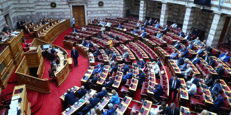 Βουλή… Survivor: «Ξεφτιλισμένη» και «μ@@@@@@@» την ώρα της συνεδρίασης – Κωνσταντοπούλου vs Φλώρος