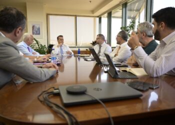 Σύσκεψη στο Υ.Π.ΕΝ. για ηλεκτρικό σύστημα λόγω καύσωνα