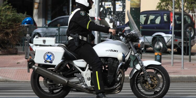 Σάμος: Άγριος ξυλοδαρμός 19χρονου όταν ζήτησε από παρέα να σταματήσει να ενοχλεί νεαρό – Νοσηλεύεται με κάταγμα κρανίου