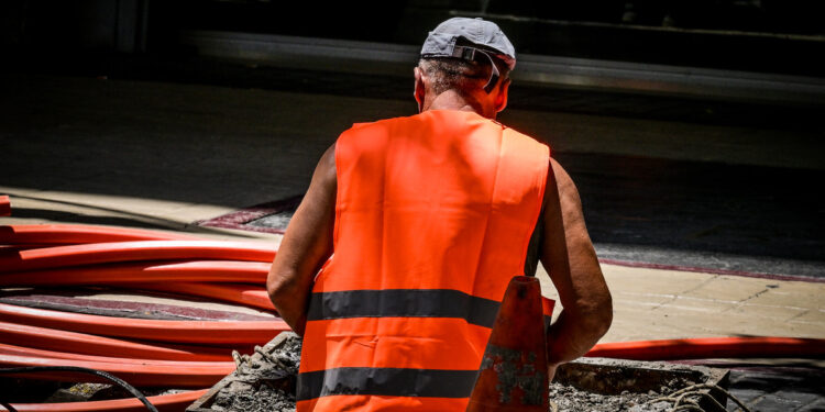 Η ανεργία στο ναδίρ, το 13ωρο και η… «μισή αλήθεια»