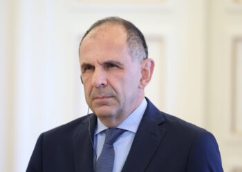 Γεραπετρίτης στη Λιβύη: Επαφές με δυσκολίες και η στρατηγική της Αθήνας για επανεκκίνηση σχέσεων