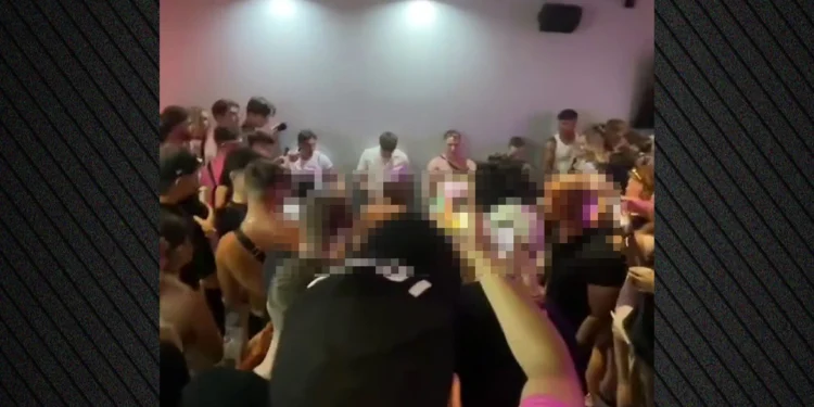Το βίντεο της ΝΤΡΟΠΗΣ: Διαγωνισμός πεολειχίας σε κλαμπ της Ζακύνθου