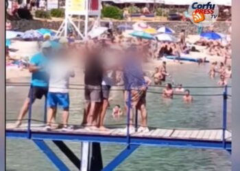 Ξύλο σε δημοτική εξέδρα στην Παλαιοκαστρίτσα Κέρκυρας