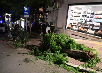 Κολωνάκι: Αυτοκίνητο έπεσε σε κόσμο έξω από εστιατόριο – 12 τραυματίες (φωτογραφίες)