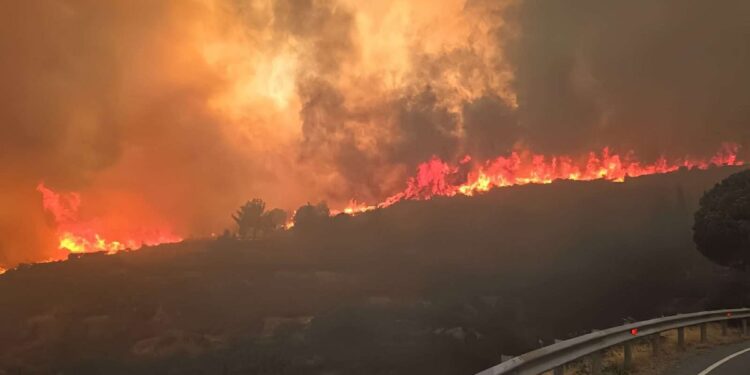Πύρινη κόλαση στη Λεμεσό: Δύο νεκροί, δεκάδες τραυματίες και εκτεταμένες καταστροφές στην Κύπρο