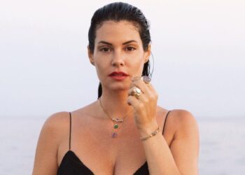 Νέα αρχή για τη Μαρία Κορινθίου – Ποιος είναι ο Γιώργος Καραθανάσης που της «άναψε τη φωτιά»