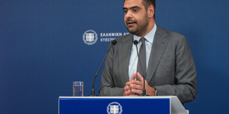 Μαρινάκης: Η αντιπολίτευση χρησιμοποιεί μεθόδους πολιτικής απάτης για να δημιουργήσει εντυπώσεις
