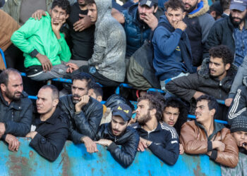 Καβάλα: 300 μετανάστες έφτασαν από την Κρήτη στο λιμάνι της Καβάλας για να μεταφερθούν στις Σέρρες