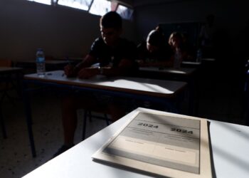Πανελλήνιες 2025 – Βάσεις: Η μάχη των μορίων – Ποιες σχολές ανεβαίνουν, ποιες πέφτουν