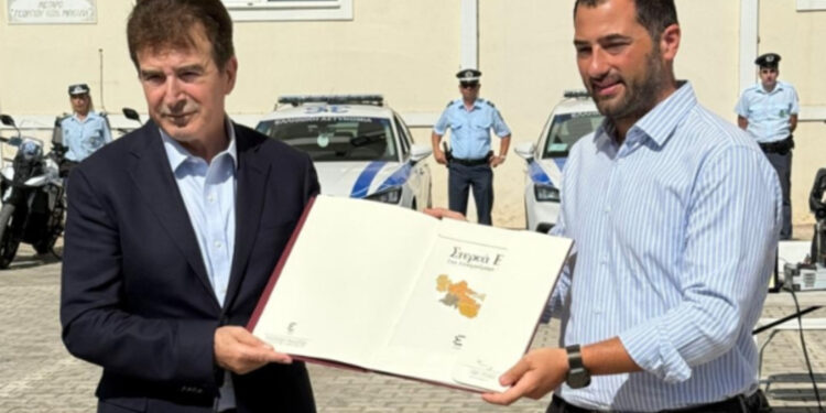 Ο Περιφερειάρχης Στερεάς Ελλάδας Φάνης Σπανός παρέδωσε 45 νέα οχήματα στην ΕΛΑΣ