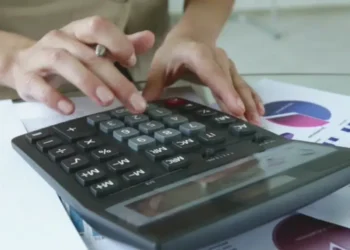 Λήγει σήμερα η προθεσμία για φόρο εισοδήματος, ΕΝΦΙΑ, ΦΠΑ και ασφαλιστικές εισφορές