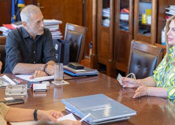 Συνάντηση του Δημάρχου Πειραιά Γ. Μώραλη με την Πρέσβη και Γενική Πρόξενο του Παναμά στην Ελλάδα J. Lymberopulos-Karnakis