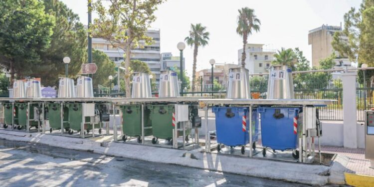 Νέοι υπόγειοι κάδοι στο Δήμο Πειραιά