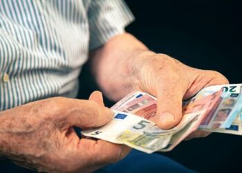 Πότε καταβάλλονται οι συντάξεις του Αυγούστου 2025