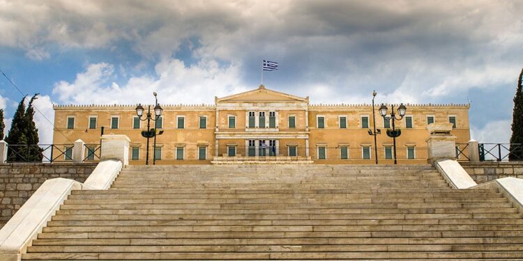 Συναγερμός στη Βουλή: Εντοπίστηκε ύποπτος φάκελος