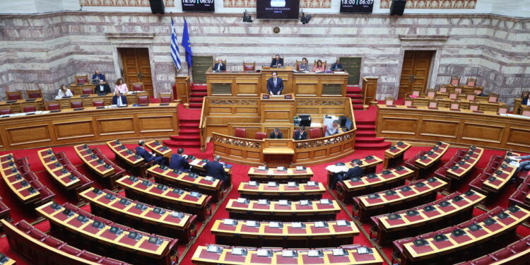 Βουλή: Ψηφίστηκε ο Τελωνειακός Κώδικας και η ρύθμιση για τις μηδενικές χρεώσεις για τις συναλλαγές στα ΑΤΜ