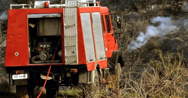 Υπό μερικό έλεγχο οι πυρκαγιές σε Πάρνηθα και Κοκκινάδες Αργολίδας