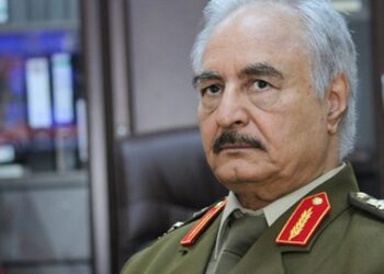 Ρήξη στη Βεγγάζη: Γιατί ο Χαφτάρ έδιωξε την ευρωπαϊκή αποστολή – Το μεταναστευτικό ως όπλο πίεσης
