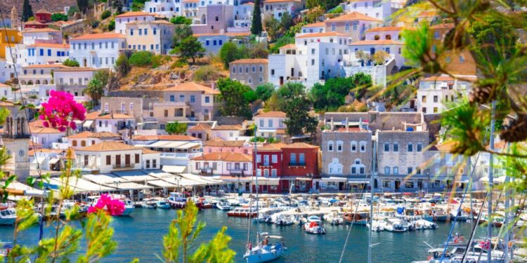 Υπ. Ψηφ. Διακυβέρνησης: Μόνο με άδεια τα οχήματα στην Ύδρα – Ποιοι εξαιρούνται και πώς γίνεται η αίτηση