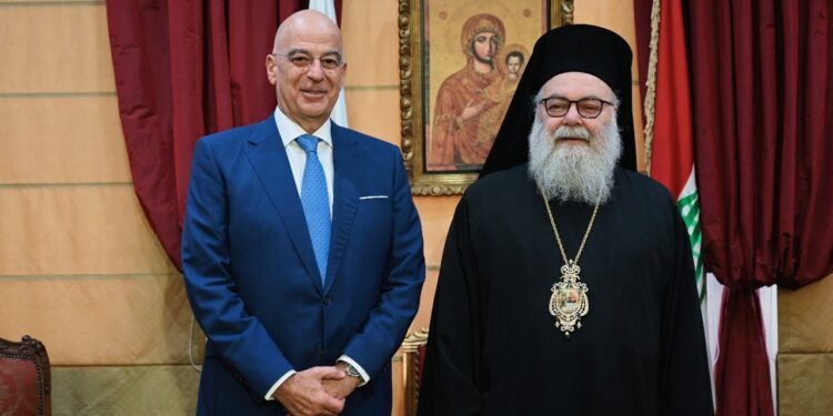 Συνάντηση Δένδια με τον Πατριάρχη Αντιοχείας – Η προστασία των χριστιανικών πληθυσμών στο Λίβανο και τη Συρία στο επίκεντρο