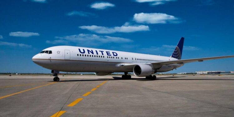 «Mayday, mayday»: Η στιγμή που πιλότος της United Airlines με 219 επιβάτες ζητά αναγκαστική προσγείωση