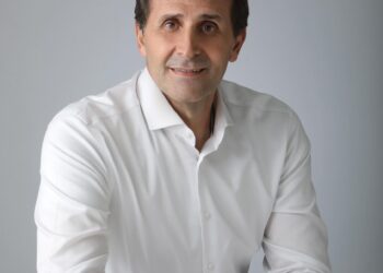 Θλίψη για τον αιφνίδιο θάνατο του Απόστολου Βεσυρόπουλου – Ο πολιτικός που πάλεψε για τους απινιδωτές και «έφυγε» στα 59 του