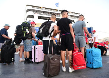 Μποφόρ, κίνηση και βαλίτσες: Ξεκίνησε η μεγάλη έξοδος του Αυγούστου
