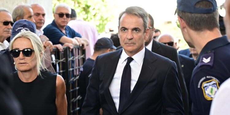 Λένα Σαμαρά: Ο τελευταίος αποχαιρετισμός- Φωτορεπορτάζ