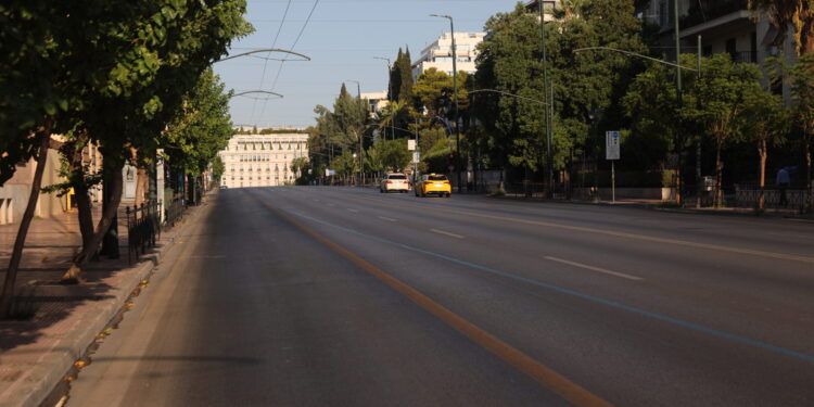 Άδειο το κέντρο της Αθήνας – Δείτε φωτογραφίες