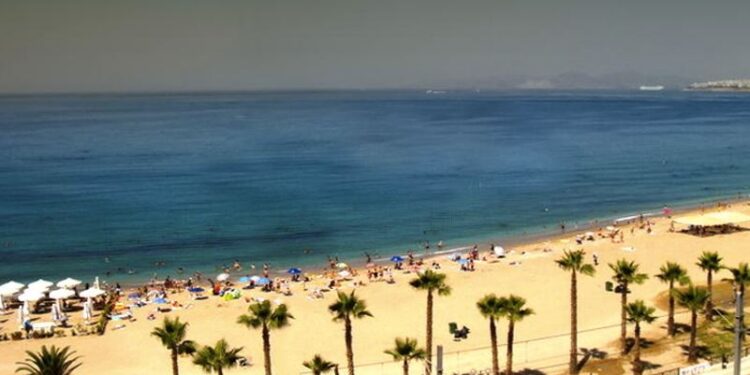Αθηναϊκή Ριβιέρα: Χρυσά τετραγωνικά, νέα hot–spots και ασταμάτητο ράλι στις τιμές