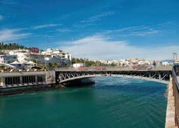Χαλκίδα: Δόθηκε στην κυκλοφορία η παλιά γέφυρα