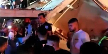 Σεισμός 6,1 Ρίχτερ στην Τουρκία: Κατέρρευσαν κτίρια  – Η δόνηση έγινε αισθητή και σε νησιά του Αιγαίου