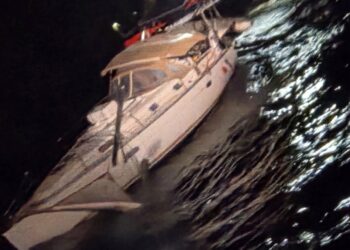 Νυχτερινό SOS από ιστιοφόρο με δύο επιβάτες ανοιχτά της Σύρου