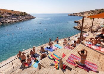 Δεκαπενταύγουστος στην Αθήνα: 6 παραλίες-απόδραση σε απόσταση αναπνοής