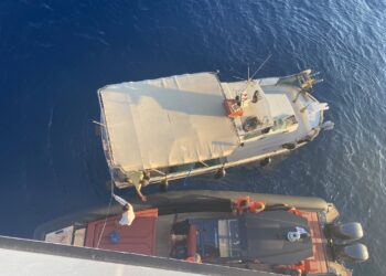 ΕΚΤΑΚΤΗ ΕΠΙΚΑΙΡΟΤΗΤΑ: Εκκενώθηκε το Ferry Boat που έπεσε σε ξέρα στα Νέα Στύρα