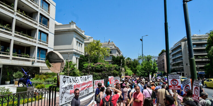 ΑΔΕΔΥ: Πανελλαδική απεργία στις 28 Αυγούστου και συγκέντρωση διαμαρτυρίας στο Σύνταγμα