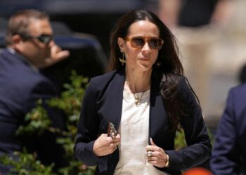 «Ο άνδρας μου χέρι-χέρι με την κοπέλα του» – Το story που διέγραψε η κόρη του Μπάιντεν πριν ζητήσει διαζύγιο