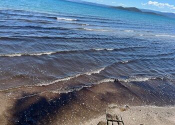 Χανιά: Γέμισε λύματα η παραλία της Νέας Χώρας – Οι ακαθαρσίες φτάνουν μέχρι τη θάλασσα